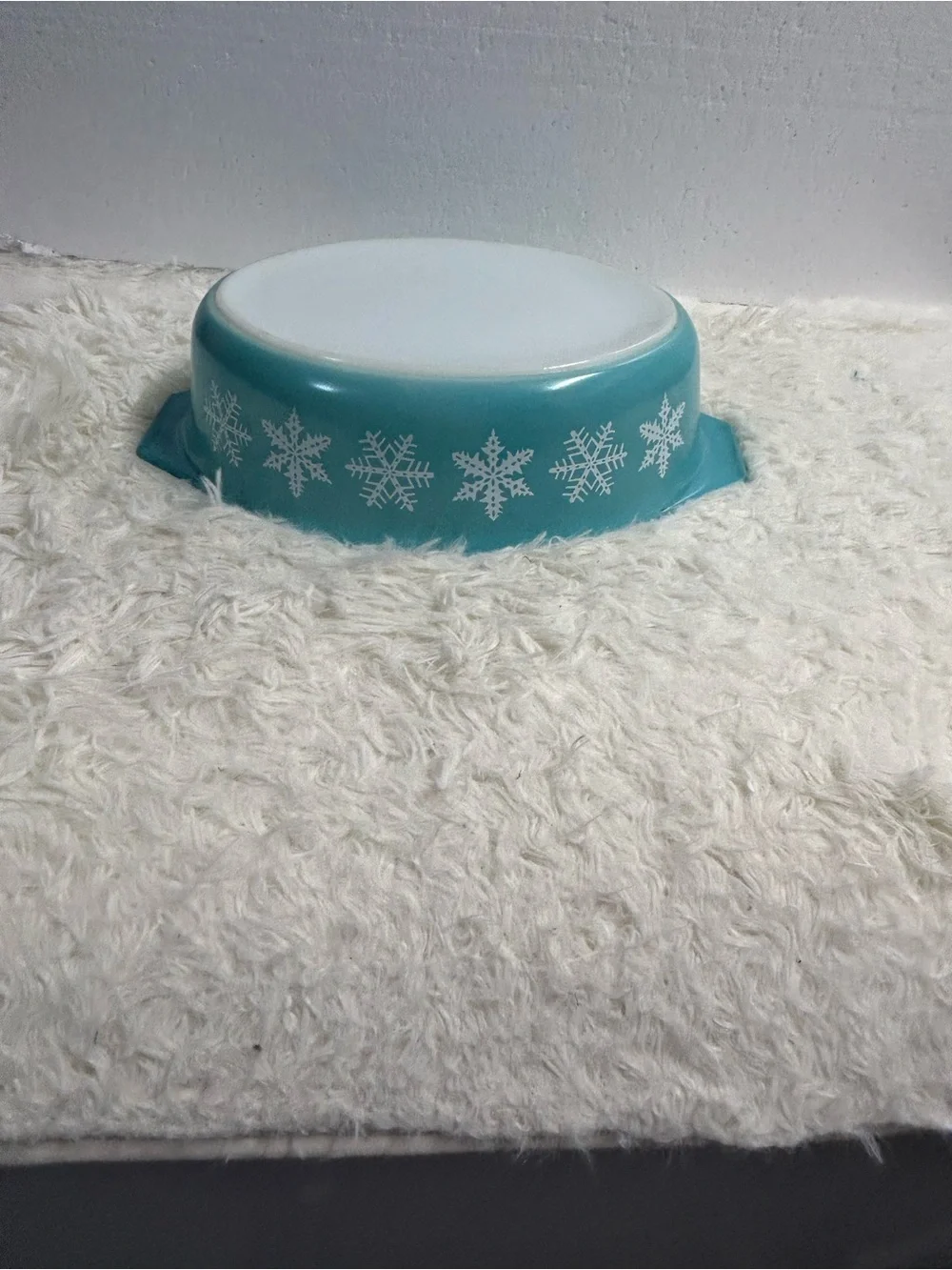 Pyrex Turquoise Snowflake Round Baking Dish